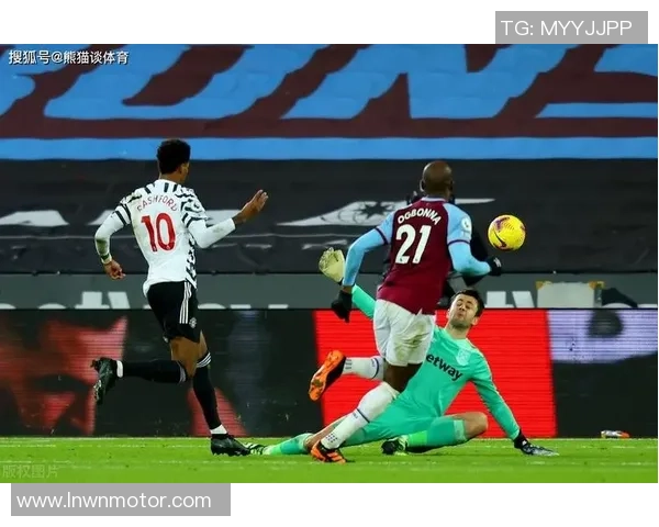 南京飞盘队耐力争议引发热议球员表现与训练方式的深度探讨 南京飞盘队耐力争议引发热议球员表现与训练方式的深度探讨