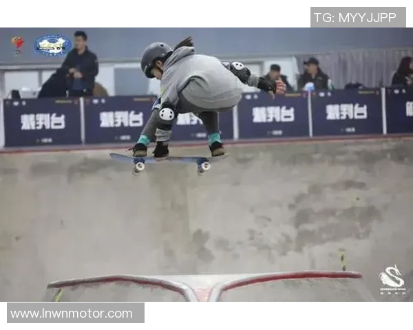 杭州滑板队以97分领跑滑板精英赛积分榜展现强劲实力 杭州滑板队以97分领跑滑板精英赛积分榜展现强劲实力